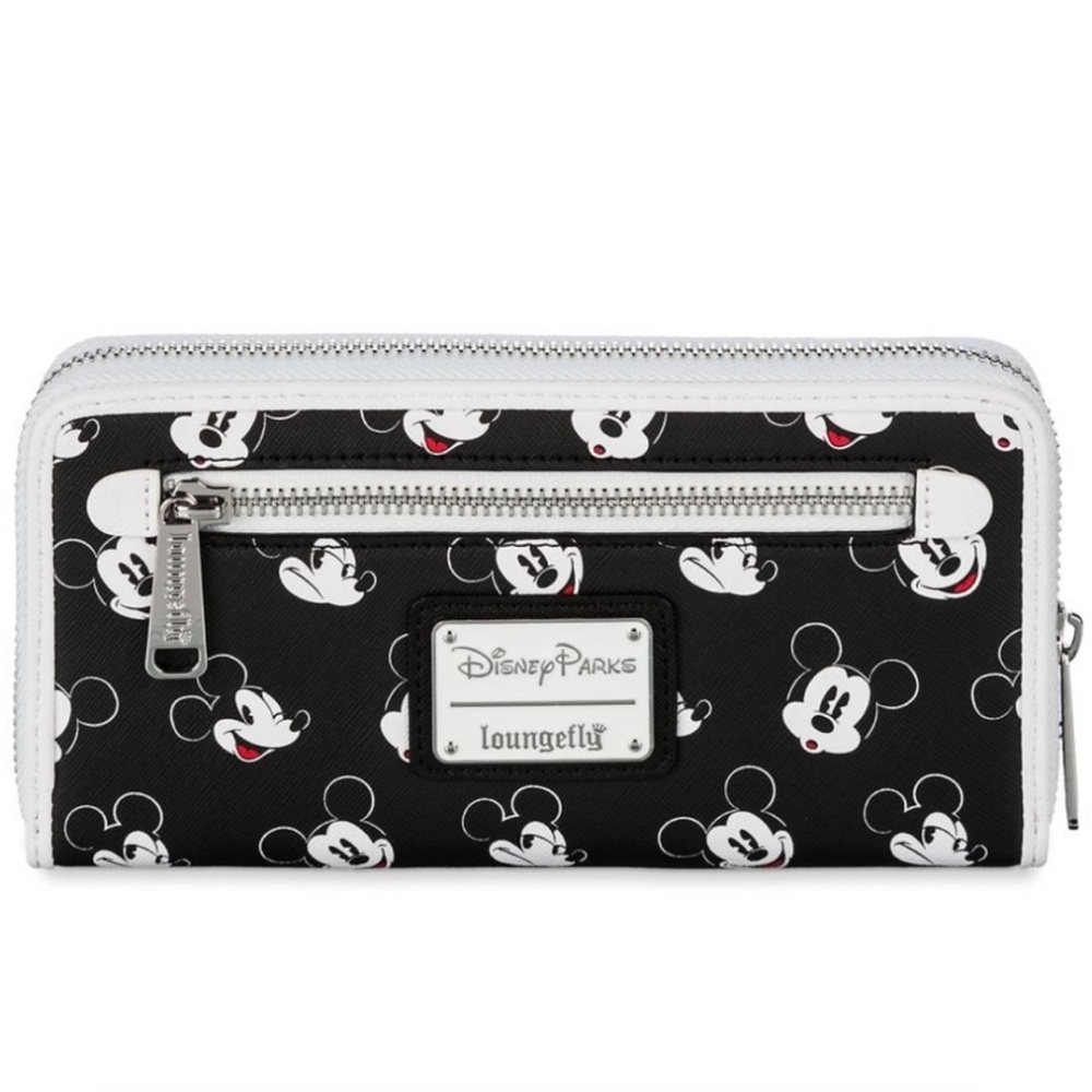 NIP Mickey Mouse Loungefly Wallet. 🤗 PRICED TO SELL🤗 LAST ONE🤑